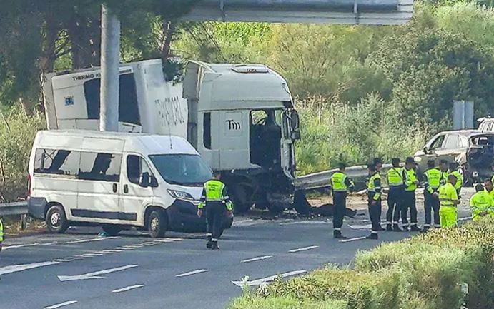 Prisión provisional para el conductor del camión que causó un accidente con seis muertos en Sevilla