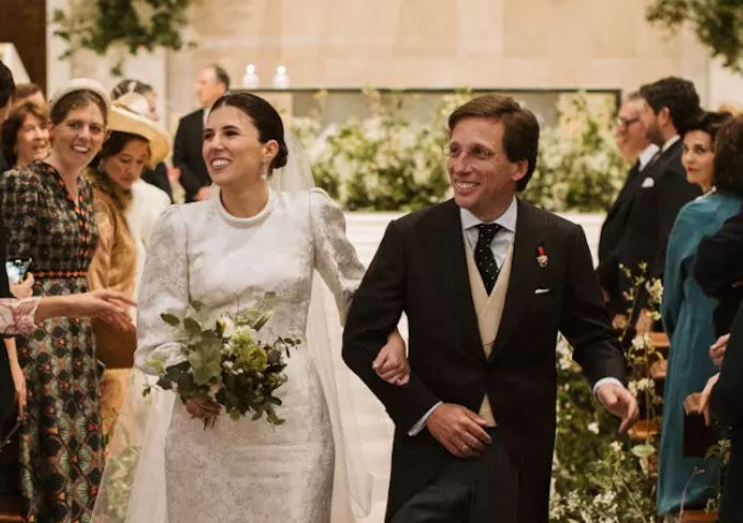 La boda del alcalde de Madrid, José Luis Martínez-Almeida, y Teresa Urquijo, marcada por la presencia de destacados miembros del Partido Popular y la Casa Real