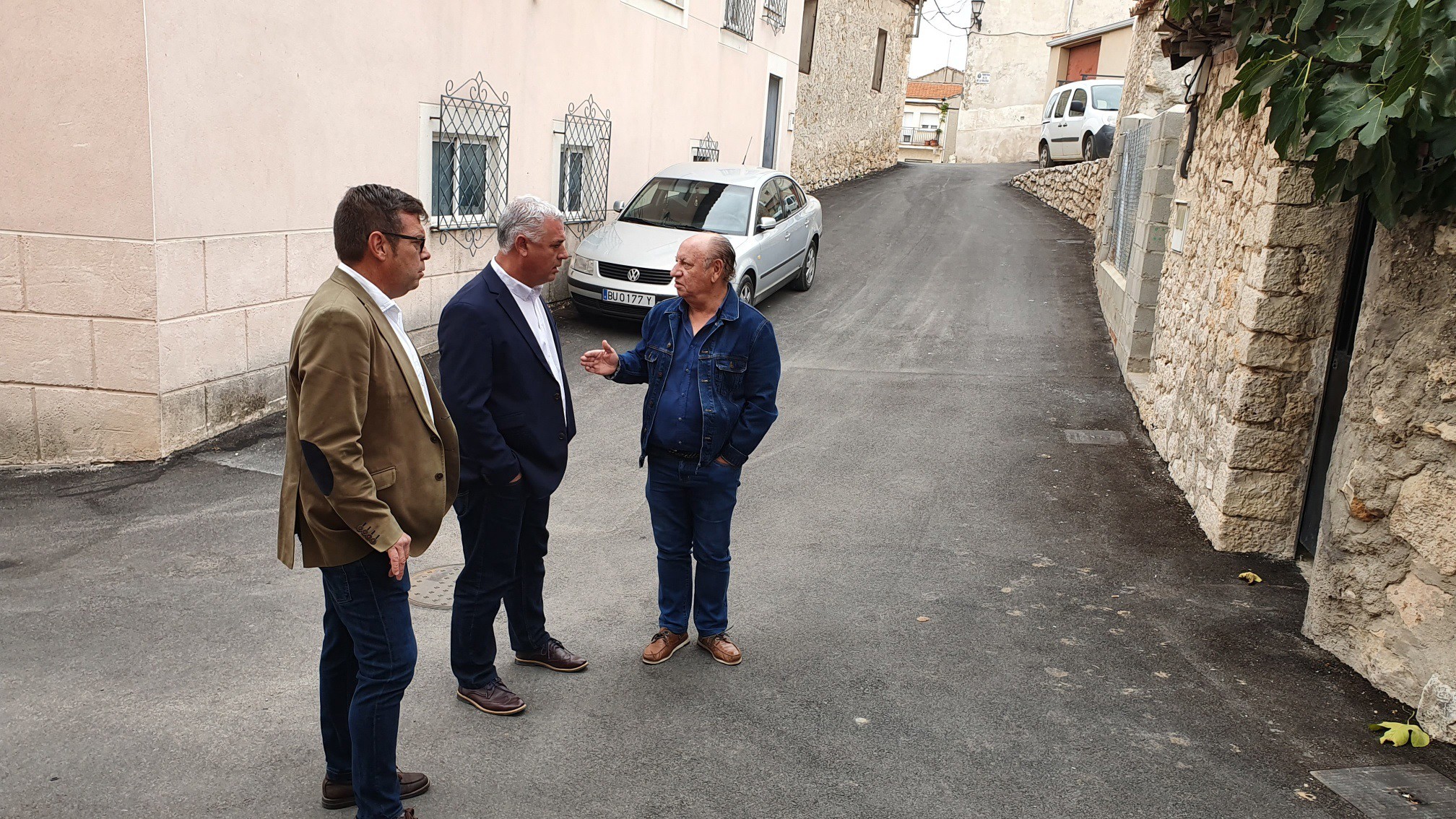 El presidente de la Diputación de Guadalajara, José Luis Vega, visita Horche junto al alcalde, Juan Manuel Moral.