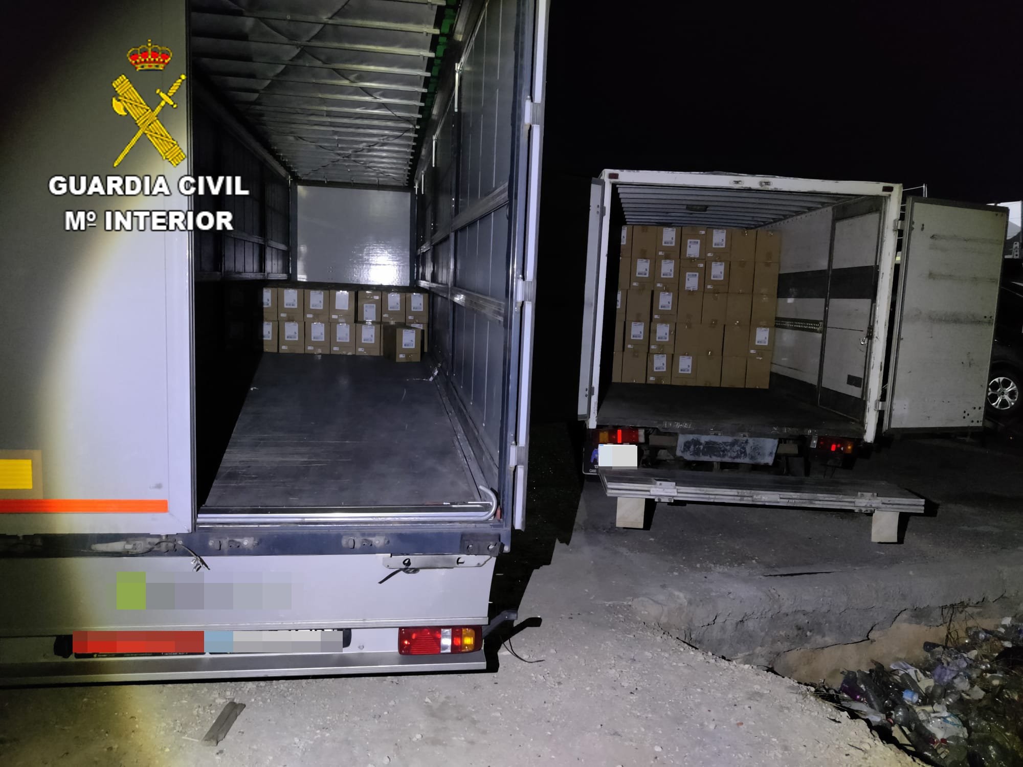 La Guardia Civil recupera 150 cajas de ropa robadas de un semirremolque estacionado en un área de descanso de la A4.