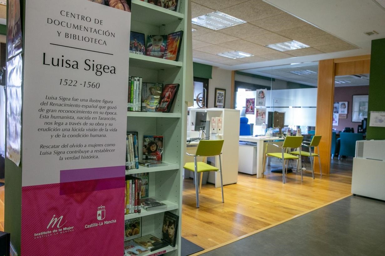 Archivo - El Centro de Documentación y Biblioteca ‘Luisa Sigea’ anima a disfrutar de sus recomendaciones literarias durante los días de Semana Santa.