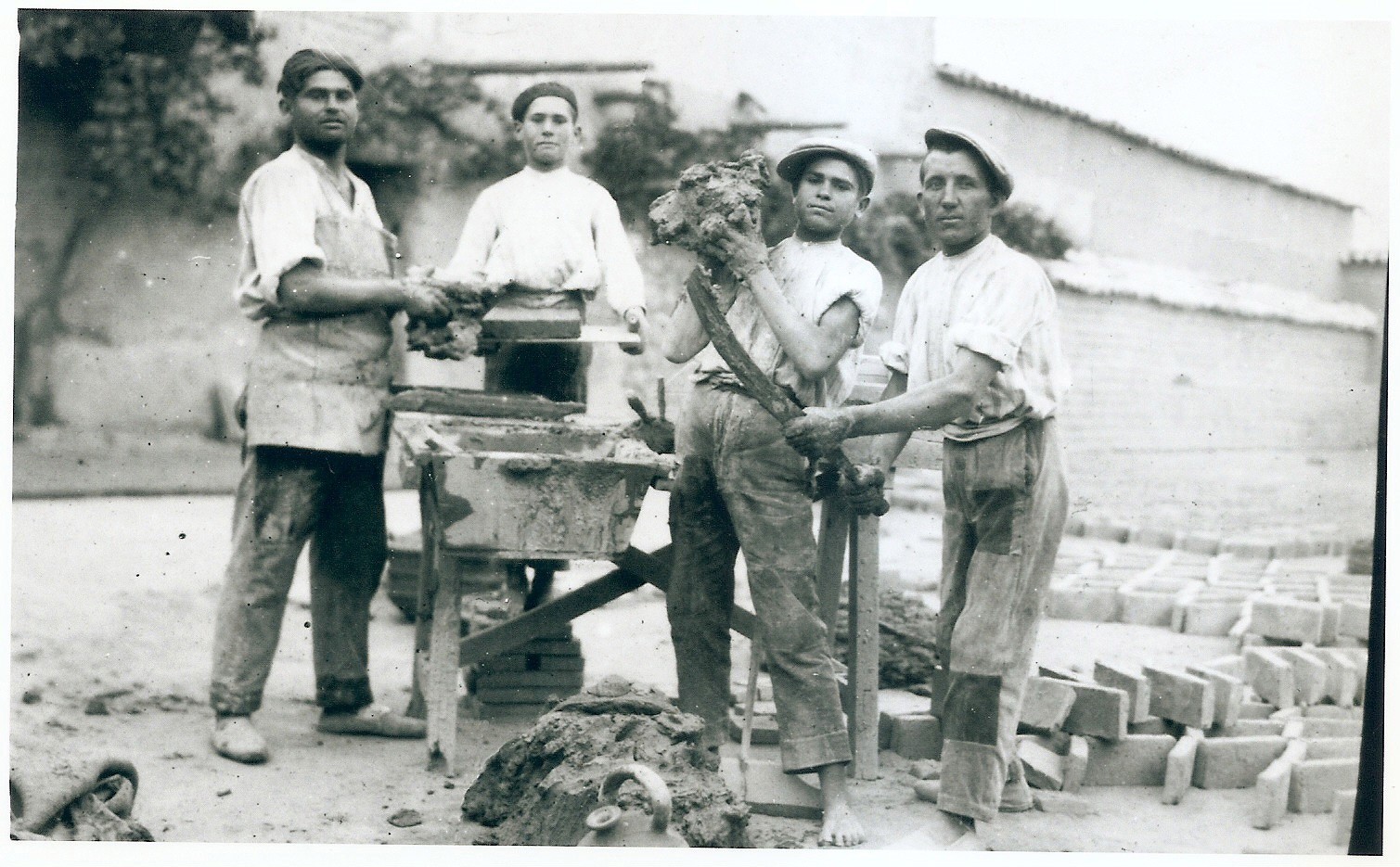 José Joaquín y Francisco Cortijo junto a dos compañeros de trabajo