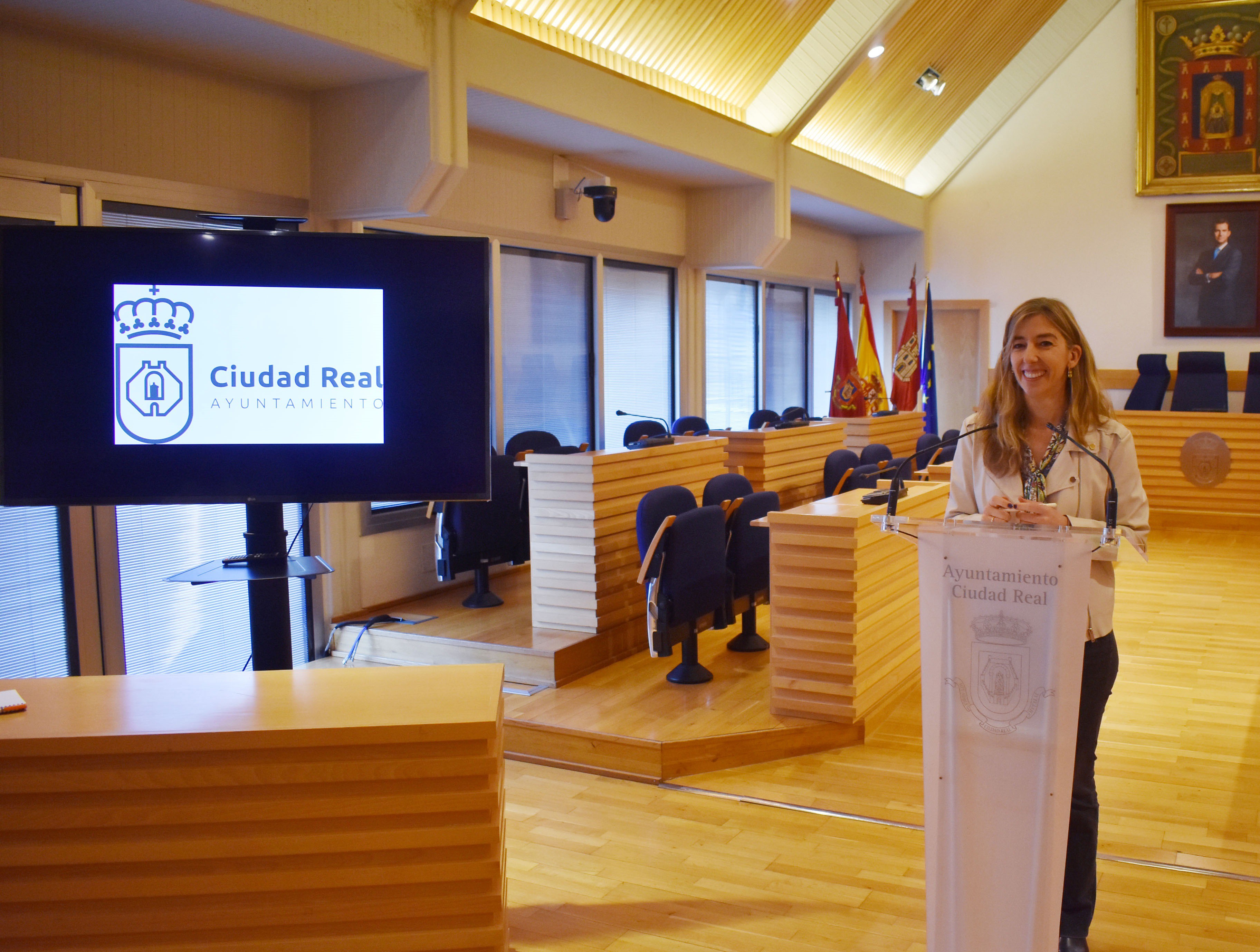 La portavoz del equipo de Gobierno en el Ayuntamiento de Ciudad Real en rueda de prensa.