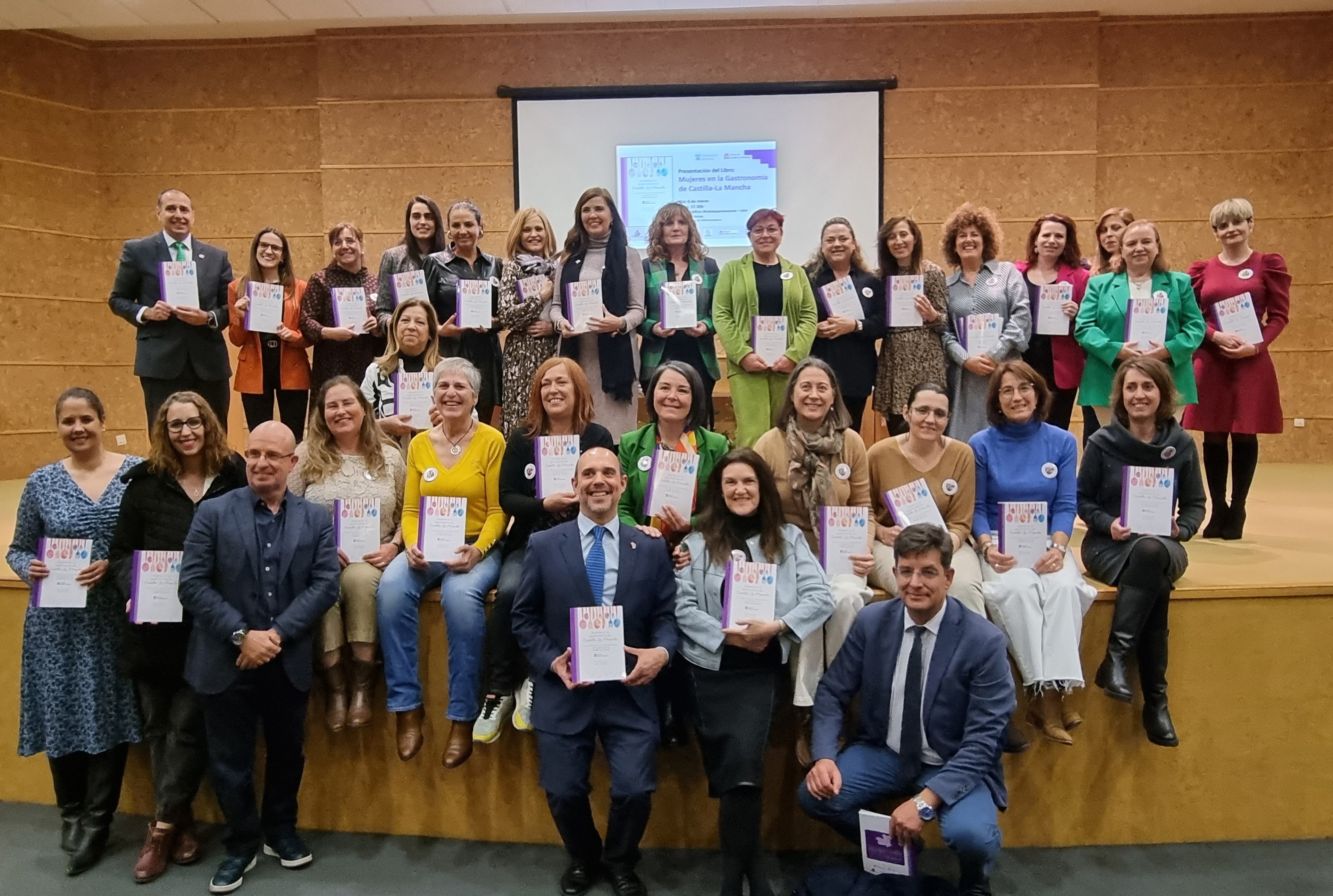 El presidente de las Cortes de Castilla-La Mancha, Pablo Bellido, ha participado este lunes en la presentación del libro 'Mujeres en la gastronomía de Castilla-La Mancha'