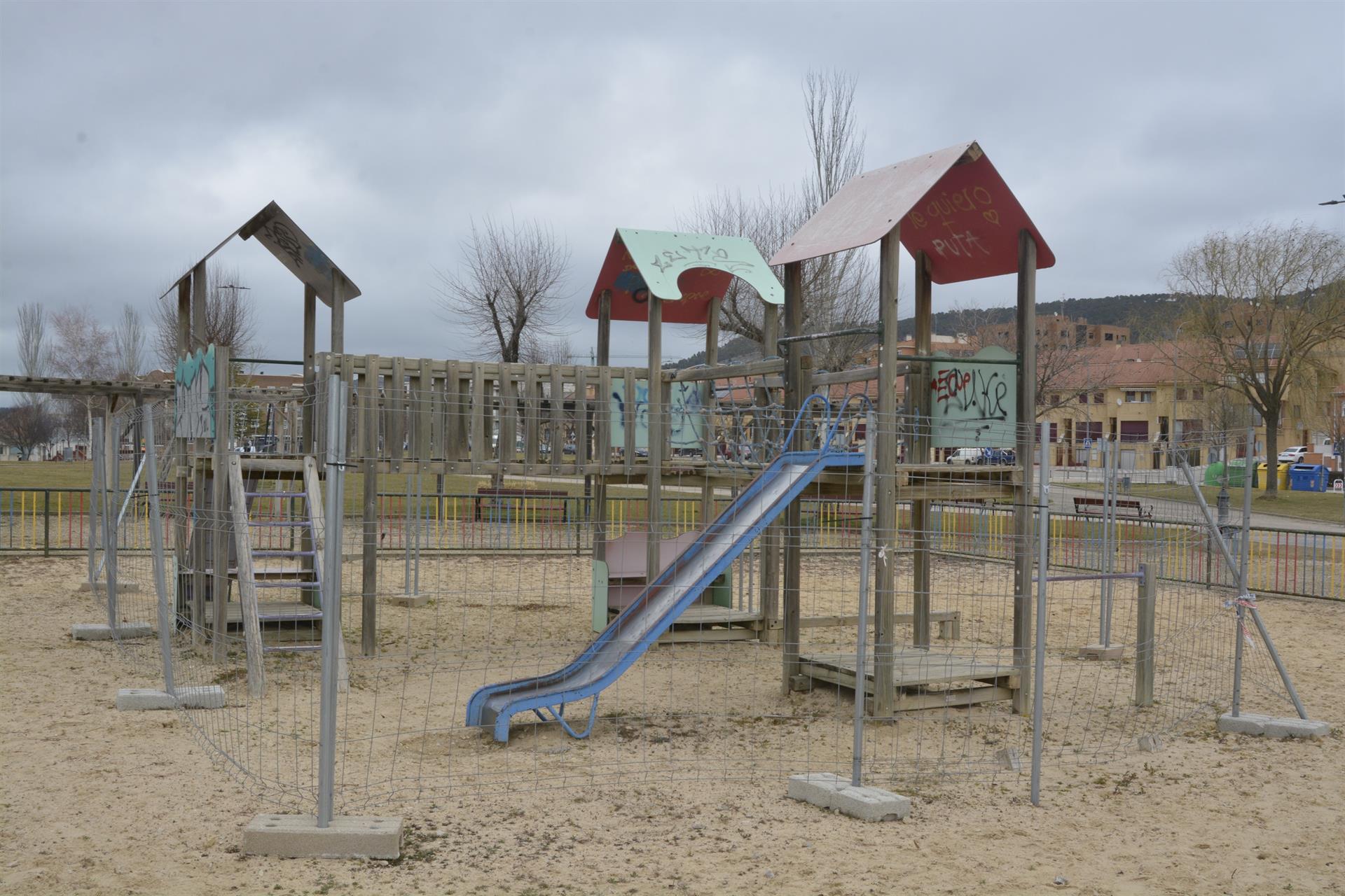 Parque infantil en la ciudad de Cuenca - CS