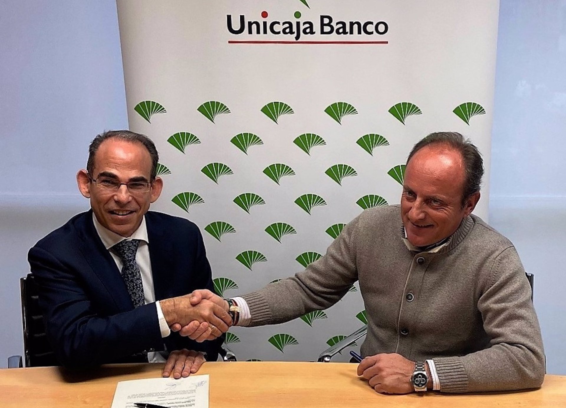 Unicaja Banco y Asaja Cuenca se unen para dar facilidades a agricultores y ganaderos en los trámites y en el anticipo de la PAC . - UNICAJA