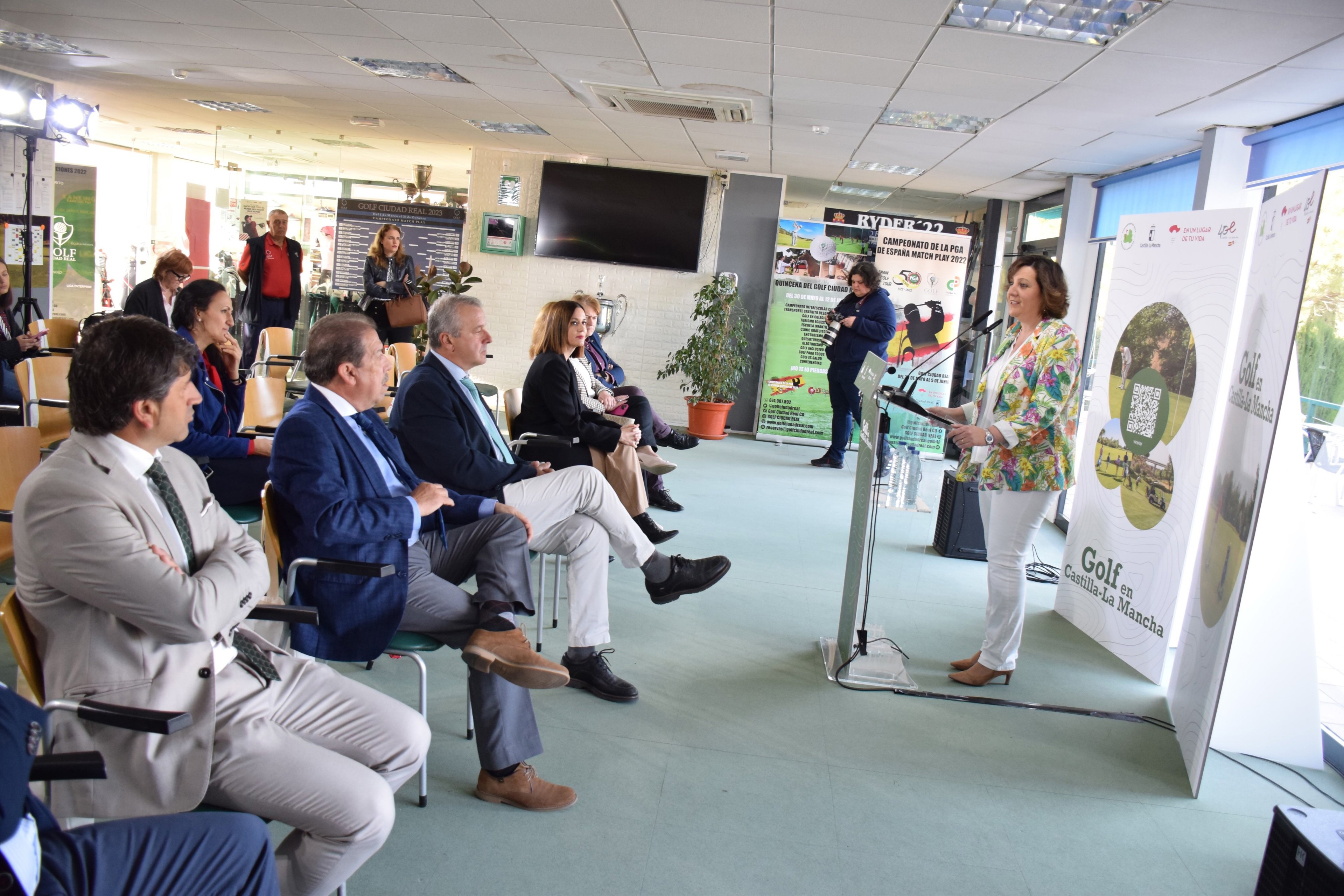 La consejera de Economía, Empresas y Empleo, Patricia Franco, ha presentado la guía 'Golf en Castilla-La Mancha'.