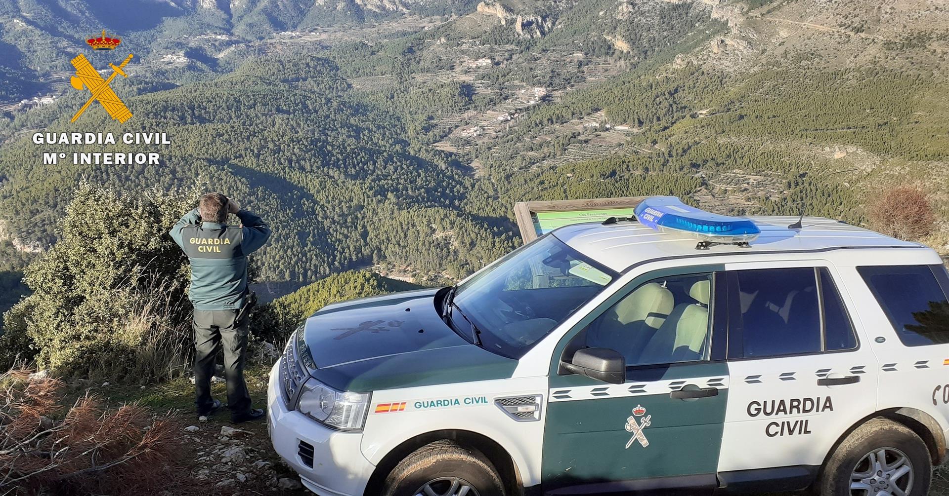 Agente de la Guardia Civil en la Sierra de Albacete - GUARDIA CIVIL