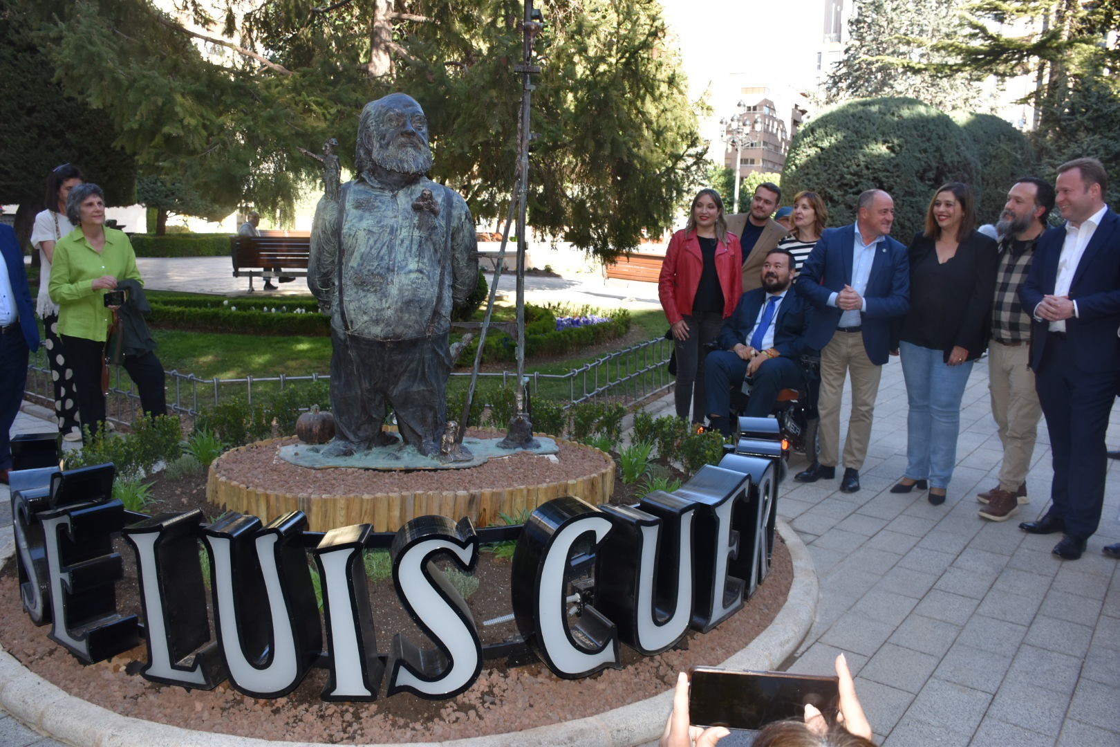 Inauguración de la escultura a José Luis Cuerda en Albacete