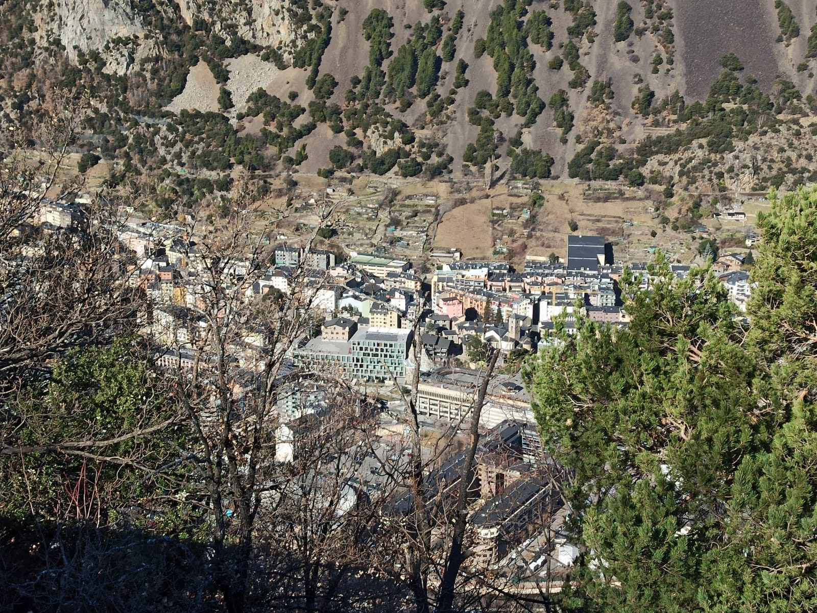 Archivo - Imagen panorámica de Andorra La Vella