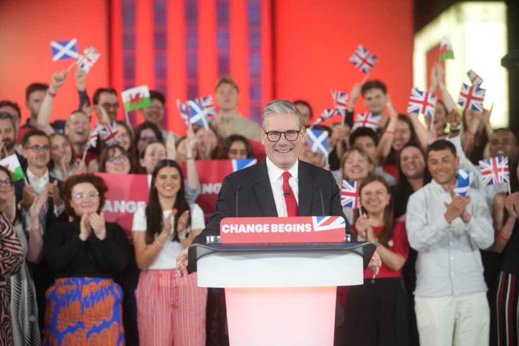 Starmer gana con mayoría absoluta las elecciones de Reino Unido: «Lo hemos conseguido»