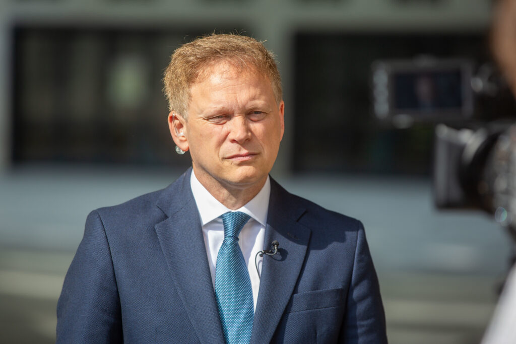 Los ministros de Defensa y de Energía británicos pierden su escaño en favor de los laboristas
