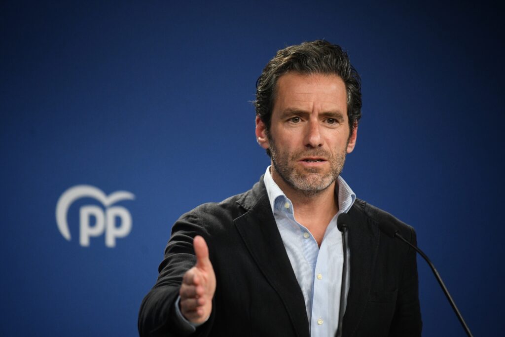 El PP enmarca el despliegue de la Armada con un fin «disuasorio» contra los cayucos y para «patrullar nuestras costas»