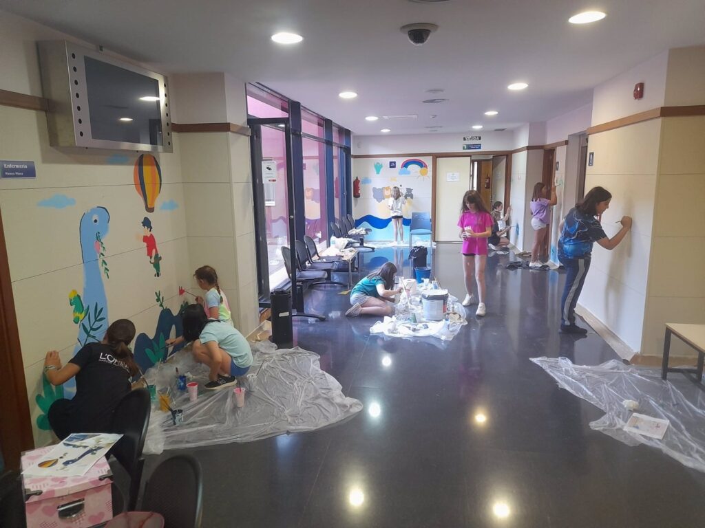El Centro de Salud de Los Yébenes (Toledo) estrena decoración en el área de Pediatría