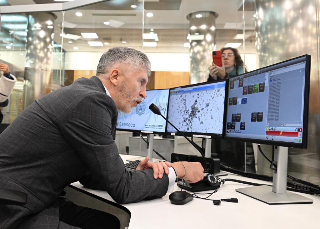 Marlaska felicita la Navidad a la Policía Nacional, con un reconocimiento especial a los desplegados en Ucrania y Líbano