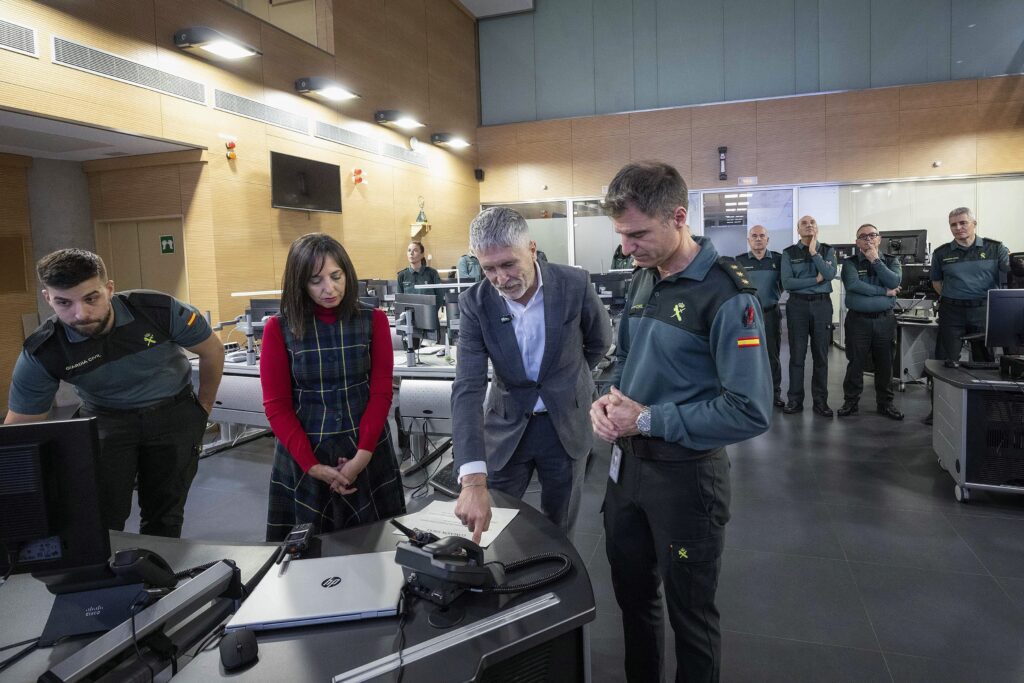 Grande-Marlaska felicita las fiestas a las unidades de servicio de la Guardia Civil durante la Nochebuena