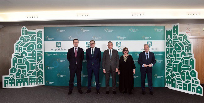 ‘Empuéblate’ sitúa a Eurocaja Rural como motor para evitar la exclusión financiera: «La cercanía no la dan las máquinas»