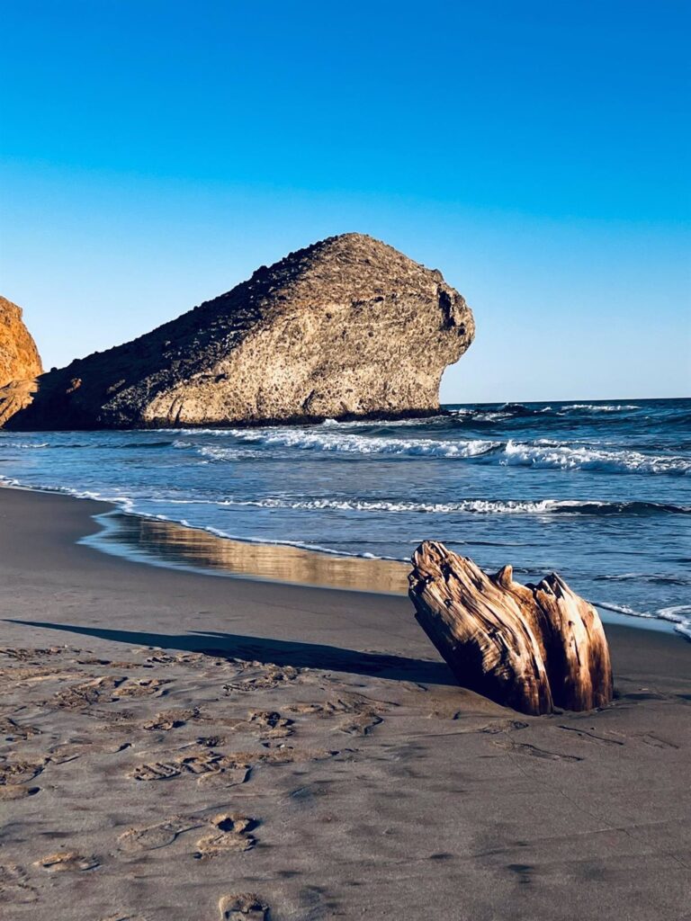 Restringen la navegación en doce playas del Cabo de Gata durante el verano para proteger los hábitats marinos