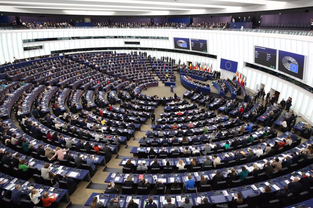 La Eurocámara lamenta los «ataques al Estado de derecho y la separación de poderes» por el Gobierno