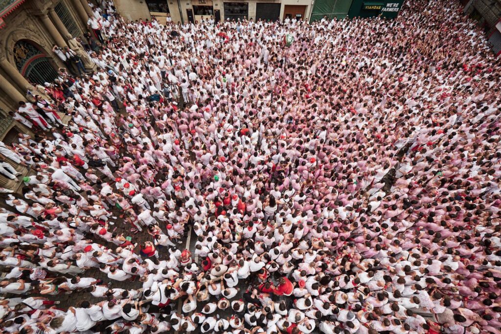 Comienzan los Sanfermines de 2025 con un chupinazo multitudinario y mensajes de apoyo a Palestina