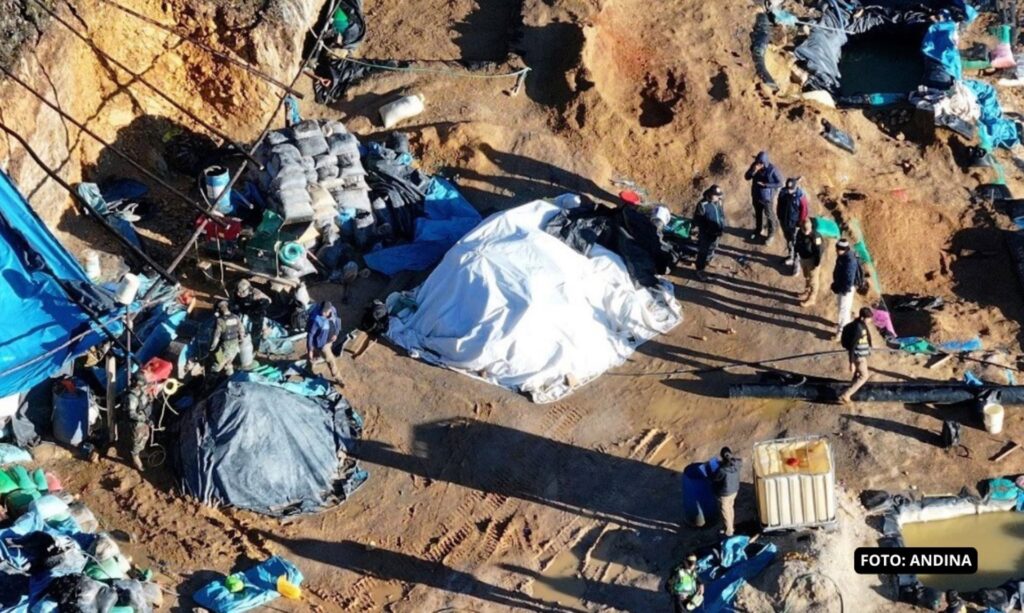 Mineros irregulares bloquean las carreteras en cuatro regiones de Perú