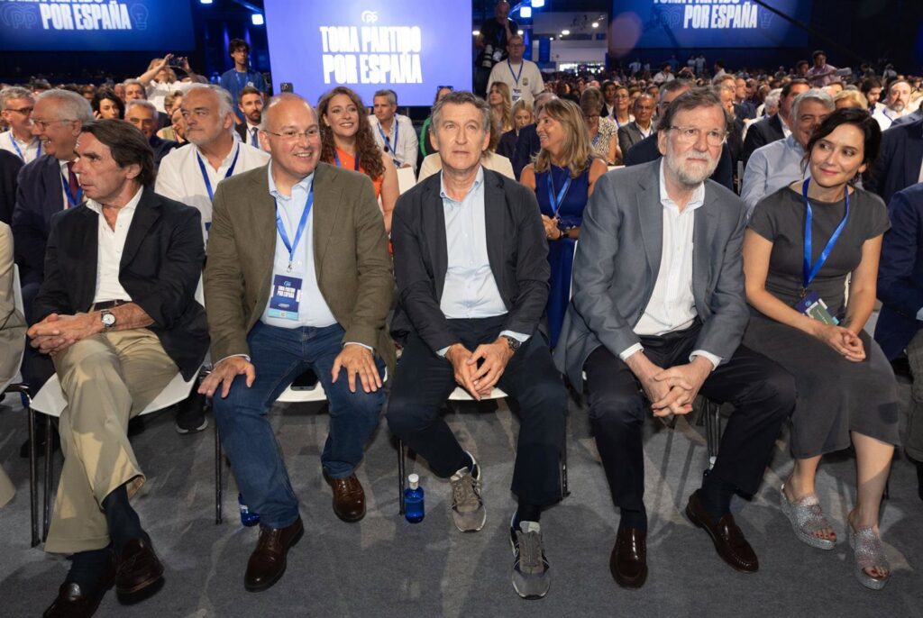 Feijóo promete un Gobierno para «todos» y rechaza vetos a Vox salvo a Bildu: «Solo hay dos opciones, o Sánchez o yo»