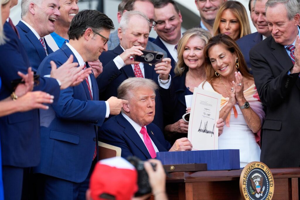 Trump informará a cada país que si no hay acuerdo comercial para el 1 de agosto restaurará los aranceles de abril